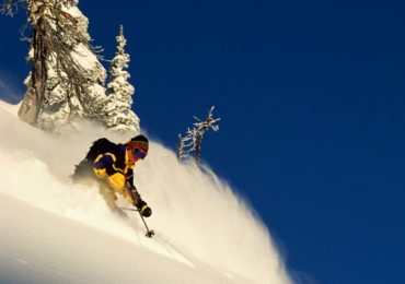 Jakich kontuzji najczęściej doznają narciarze i ile kosztuje ich leczenie za granicą?