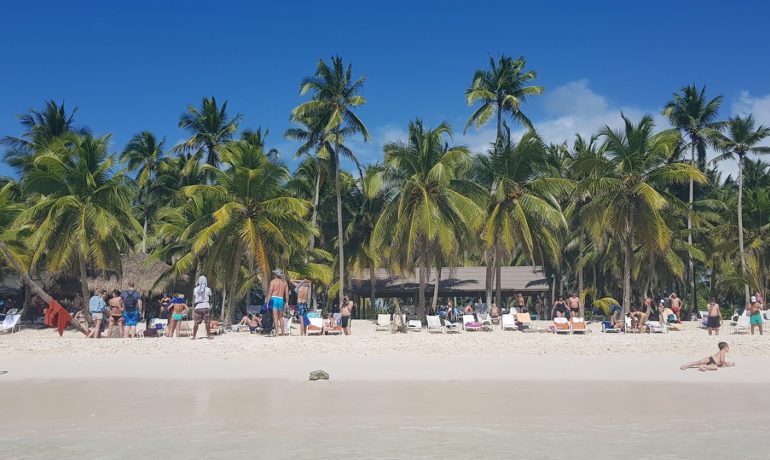 Gdzie można polecieć na urlop bez testów na koronawirusa? Dominikana
