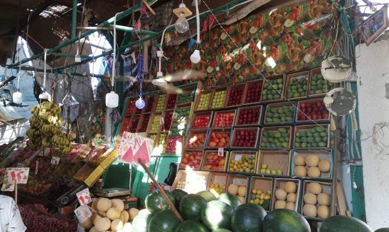 Egipt - targ w Hurghadzie - bardzo duży wybór owoców i warzyw