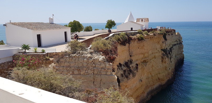Algarve, Portugalia, klif, kościółek
